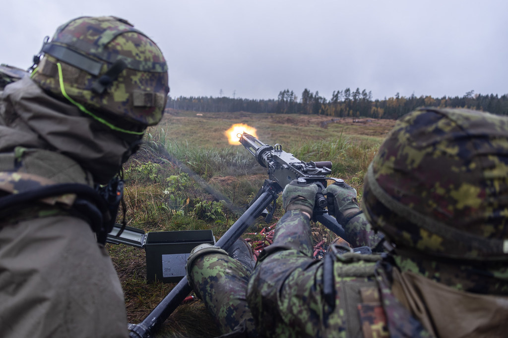 Raskekuulipildujameeskond tuleülesandel õppusel K&M 2025